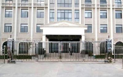 南北德信为合肥市庐江县嘉园实业提供无轨伸缩门工程